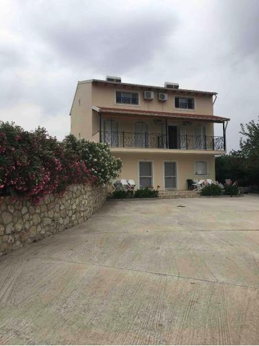 Armenis House in 0 Arkadádes