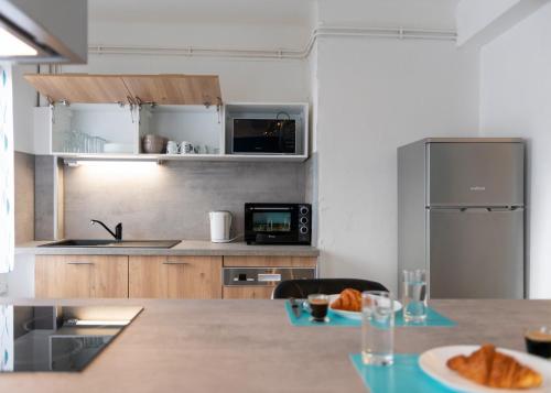 Kitchen, Appart'Hotel de la Gare in Montbeliard