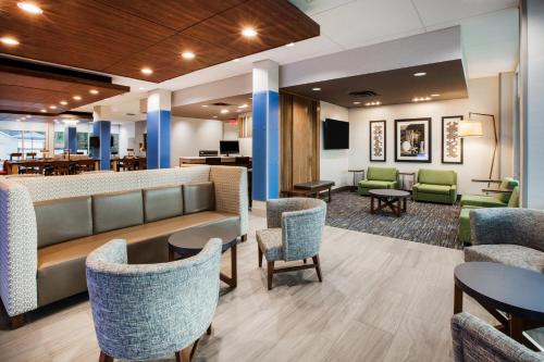 Holiday Inn Express Hotel & Suites Murray