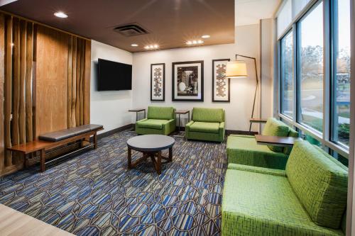 Holiday Inn Express Hotel & Suites Murray