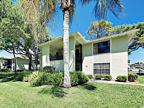 Charming Condo with Pool - Walk to Beach & Pier condo - image 7