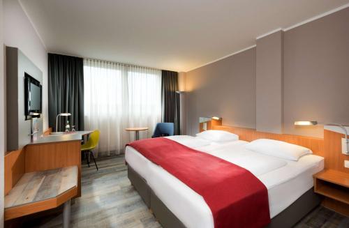 Ramada by Wyndham Hannover Messe Room Type - Standard King Room
