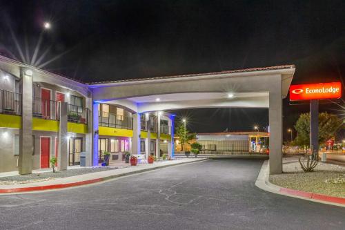 Econo Lodge West - Coors Blvd