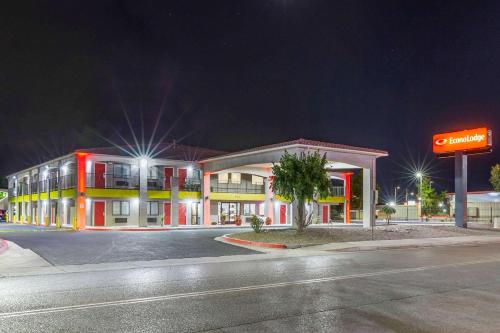 Econo Lodge West - Coors Blvd