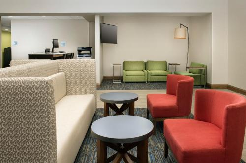 Holiday Inn Express & Suites Baltimore - BWI Airport North an IHG Hotel - image 7