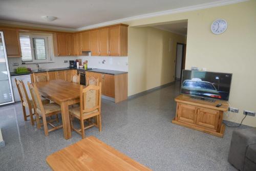 Three-Bedroom Apartment Standard image 3