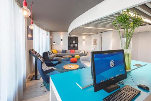Holiday Inn Express Paris - Velizy an IHG Hotel - image 2