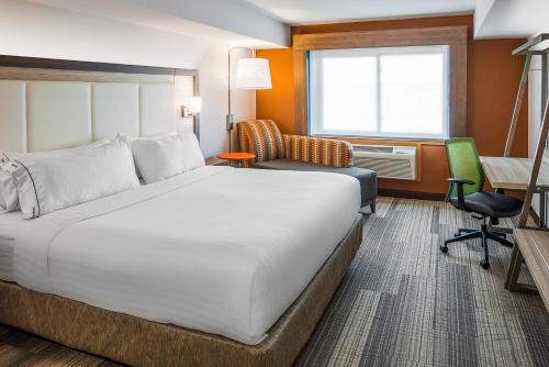 Holiday Inn Express & Suites S Lake Buena Vista, an IHG Hotel