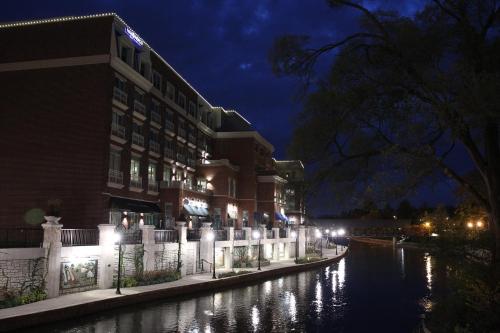 Hotel Indigo Naperville Riverwalk, an IHG Hotel