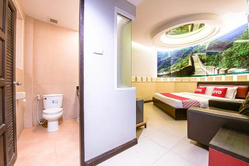 Bathroom, OYO 502 Bangsean Hotel in Ang Sila