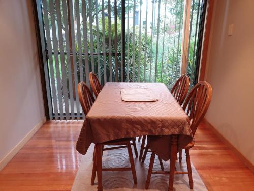 2 bedrooms, 4 beds
