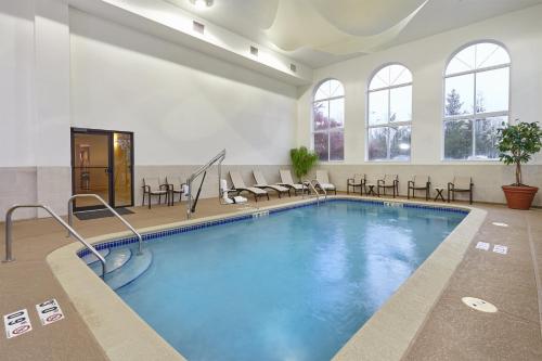 泳池, Holiday Inn Express Hotel & Suites Chicago-Libertyville By IHG in 利伯蒂維爾