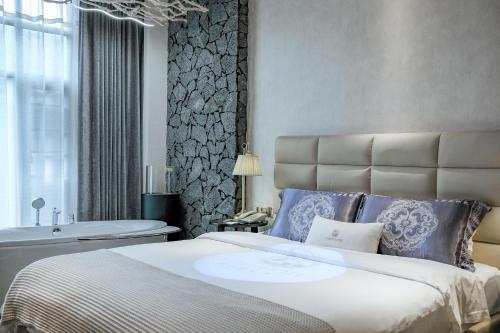 Cliffs Hotel