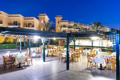 餐廳, 三角陽光海灘度假村 (The Three Corners Sunny Beach Resort) in 阿哈雅