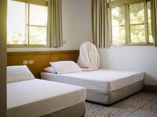 2 double beds