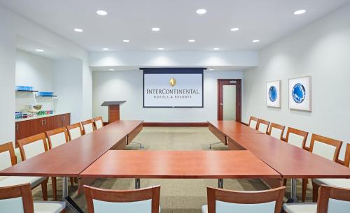 인터컨티넨탈 스위트 호텔 클리블랜드 바이 IHG - 회의실/연회장