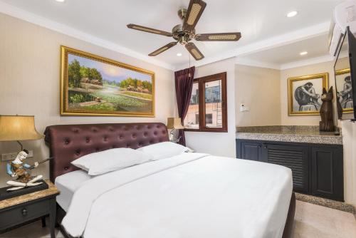 room detail thumbnail 1