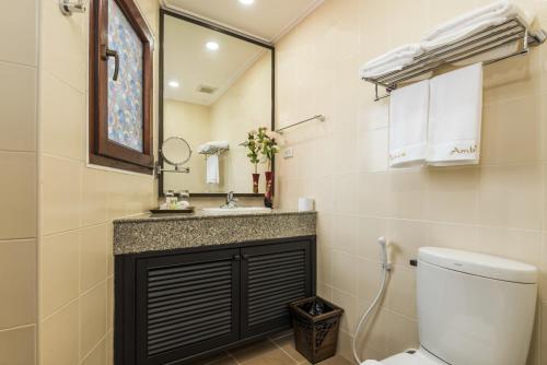 room detail thumbnail 2