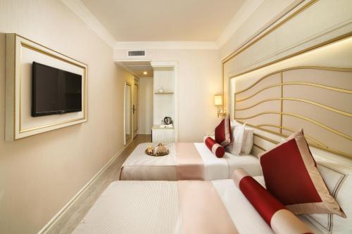 2 twin beds