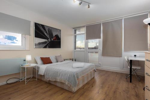 Queensland House - Deluxe Guest Room 3, , London