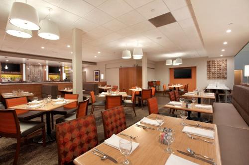 Holiday Inn Portland-Airport I-205 By IHG - image 2