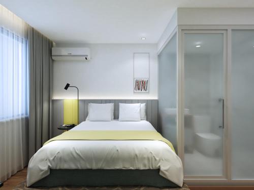 Happy Dragon Alley Hotel-In the city center with big window&free coffe, Fluent English speaking,Tourist attractions ticket service&food recommendation,Near Tian Anmen Forbiddencity,Near Lama temple,Easy to walk to NanluoAlley&Shichahai