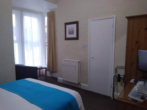 Hazeldene Guest House - image 3