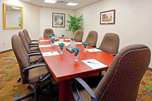 Holiday Inn Express & Suites Albany Airport Area - Latham