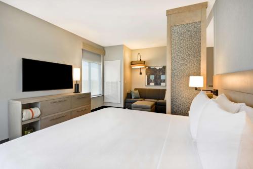 Hyatt Place Fresno - main image
