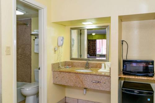 Econo Lodge Weldon - Roanoke Rapids