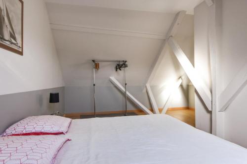 Charming flat at the heart of Old Lille close to stations - Welkeys