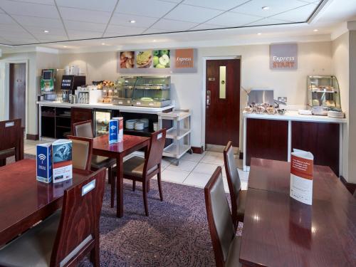 Holiday Inn Express Glenrothes, an IHG Hotel