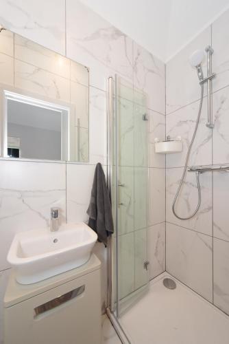 Super Cool Luxury Studio near the beach - Smart TV, WiFi & Netflix