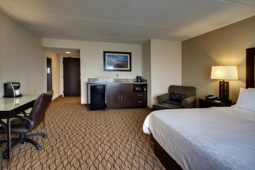 Holiday Inn Express Baltimore BWI Airport West, an IHG Hotel