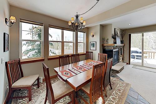 Classy Condo with Private Hot Tub & Garage condo - image 4