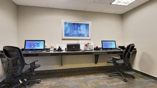 Holiday Inn Express & Suites Gonzales an IHG Hotel - image 4