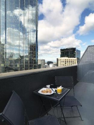 โอ๊คส์ เมลเบิร์น ออน คอลลินส์ สวีทส์ (Oaks Melbourne on Collins Suites) near ยูเรก้าสกายเด็ค88