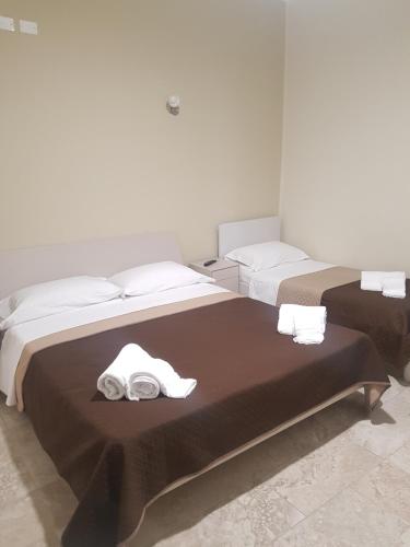 Triple Room with Private Bathroom image 2