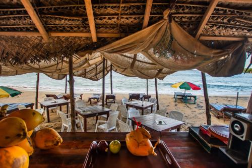 Restaurant, The Surf Access Guest House in Arugam Bay