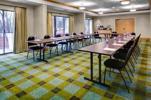 홀리데이 인 익스프레스 & 스위트 애틀랜타 벅헤드 바이 IHG - 회의실/연회장