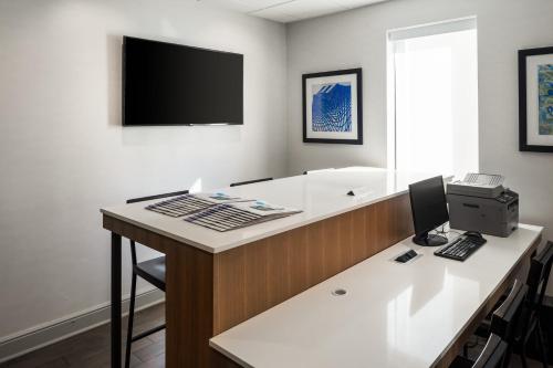 Holiday Inn Express Atlanta Airport-College Park by IHG in Atlanta, USA
