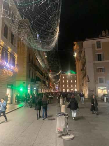 Spanish Steps Corner - image 3