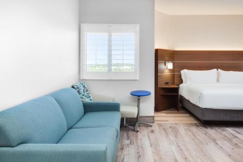 Holiday Inn Express & Suites Panama City Beach - Beachfront an IHG Hotel - image 6