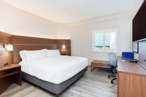 Holiday Inn Express & Suites Panama City Beach