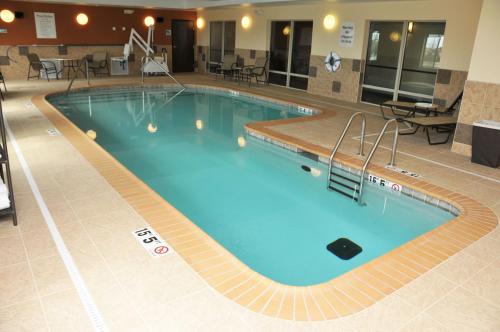 泳池, Holiday Inn Express & Suites Clinton By IHG in 克林頓