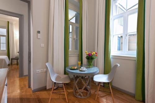 Acropolis TownHouseCo Suites - image 3