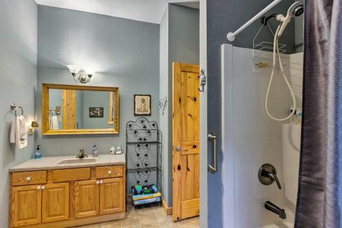 Quaint Apt about 5 Miles to Appalachian Trail and Lake! - image 7