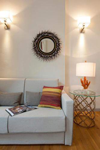Acropolis TownHouseCo Suites - image 4