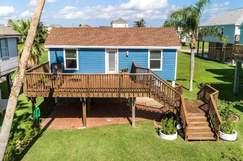 Galveston Beach Bungalow Steps to the Sand! in Galveston, USA