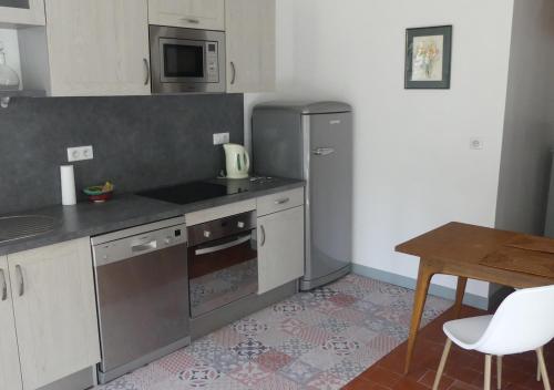 Kitchen, Le gite de l'Hermine - La Blinerie in Sambin